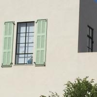 חלון מפרופיל ברזל בלגי בסגנון עתיק