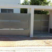 שער ברזל לחניה וכניסה לבית