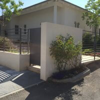 שער וגדר עשויים מברזל