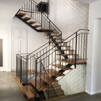 מעקה ומדרגות ברזל