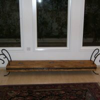 ספסל עץ גושני בשילוב ברזל